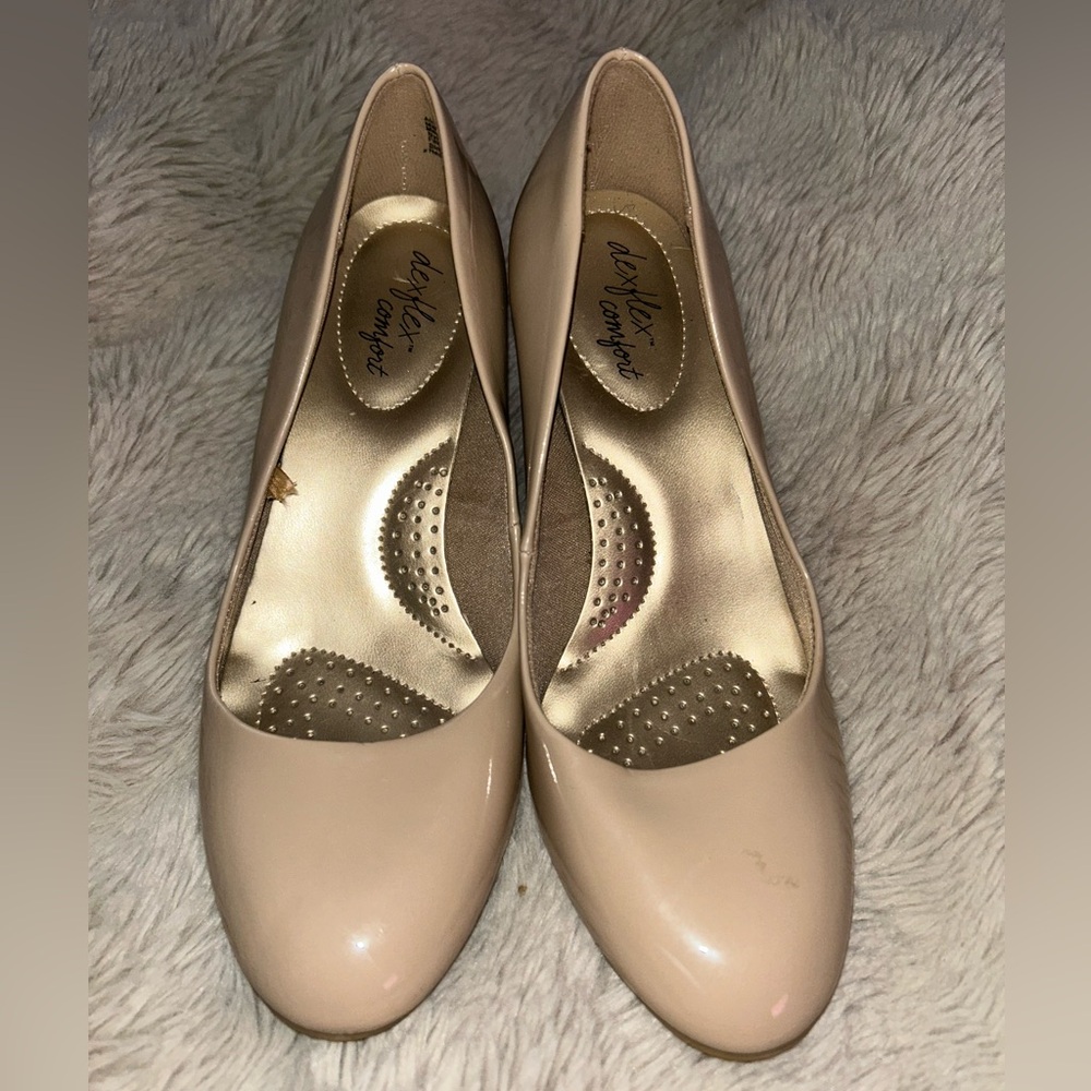 dexflex comfort Nude Patent Round-Toe Heels